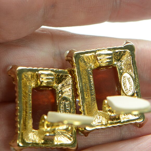 Vintage Kenneth Jay Lane KJL Pearl & Gold Carved Earrings - Picture 7 of 10